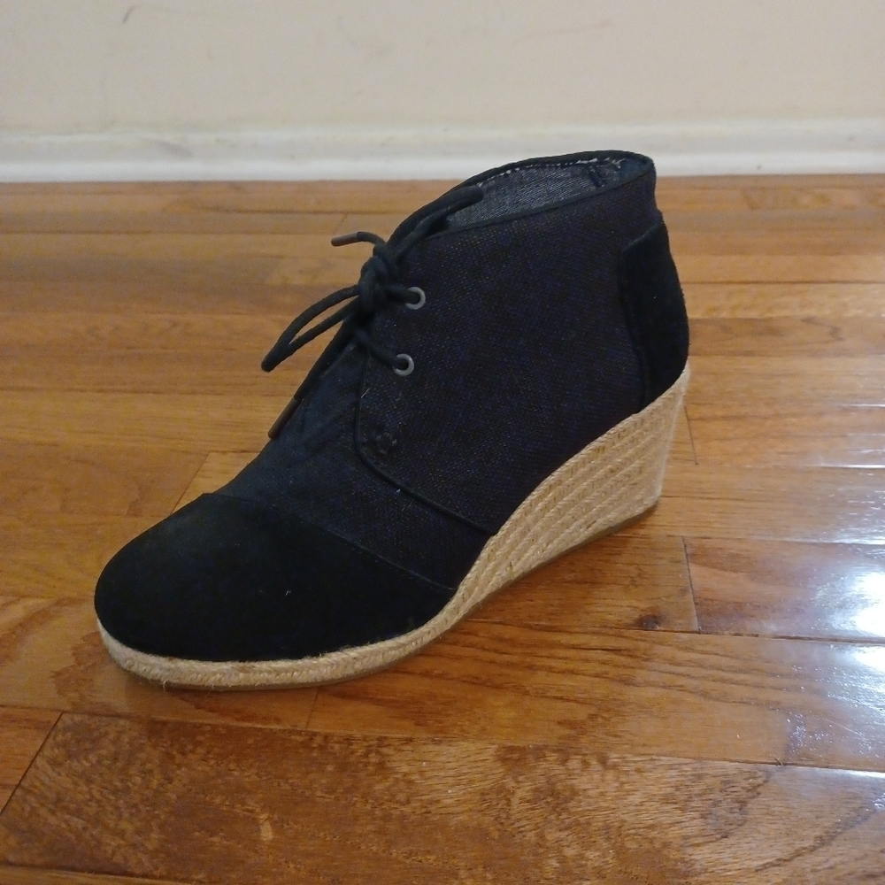 Toms Black Wedge Ankle Boots Sz 9